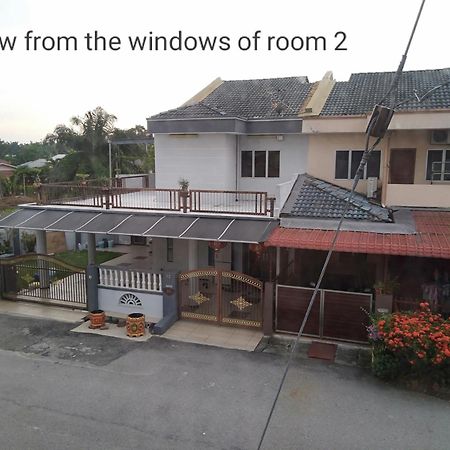 Purple Dream Home Teluk Panglima Garang Zimmer foto